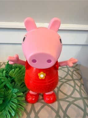 4/$25 • Peppa Pig Muddy Puddles Party Singing and Dancing Doll